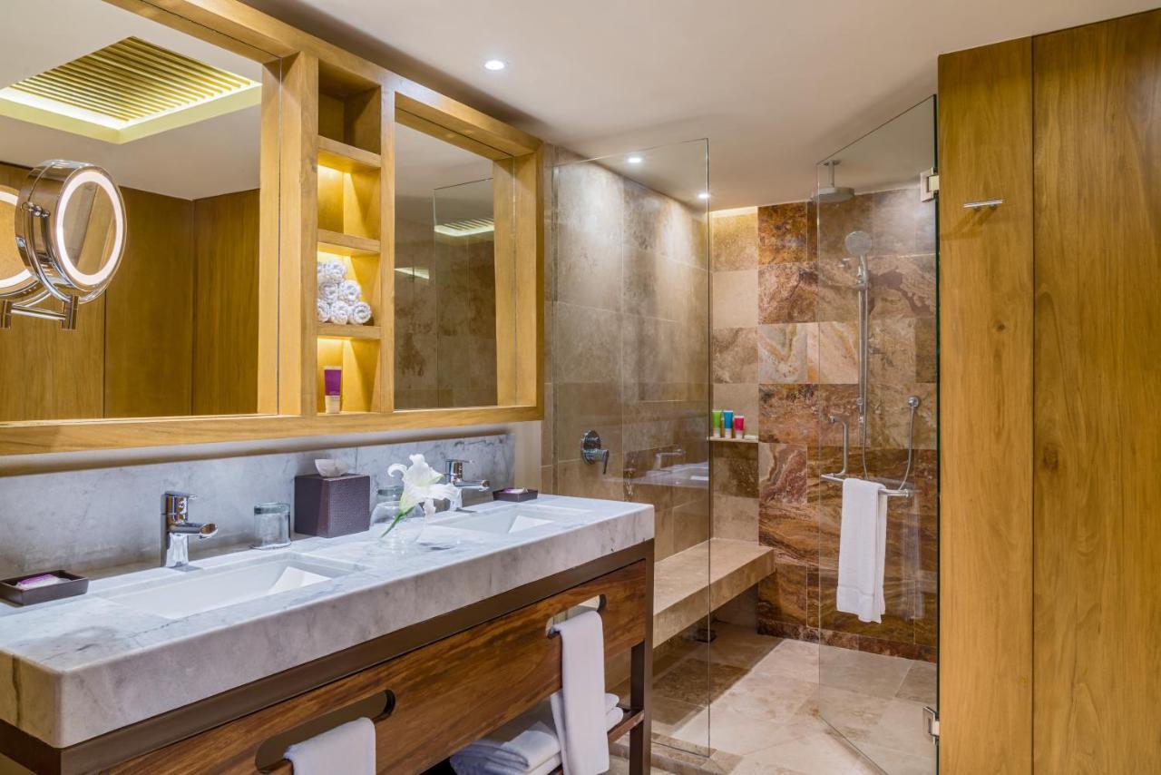 Suite Club con vistas al mar y acceso directo a la piscina