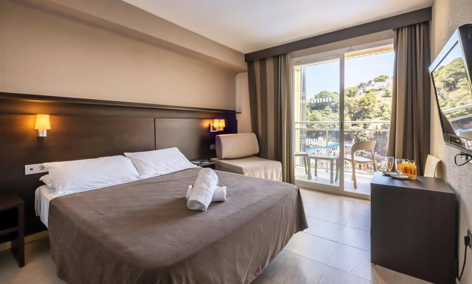 Habitación Doble con vistas a la piscina (2 adultos + 1 niño) - 1 o 2 camas