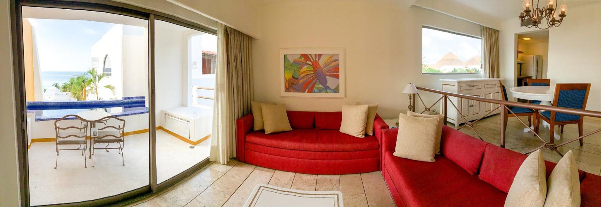 Suite con cama extragrande y piscina