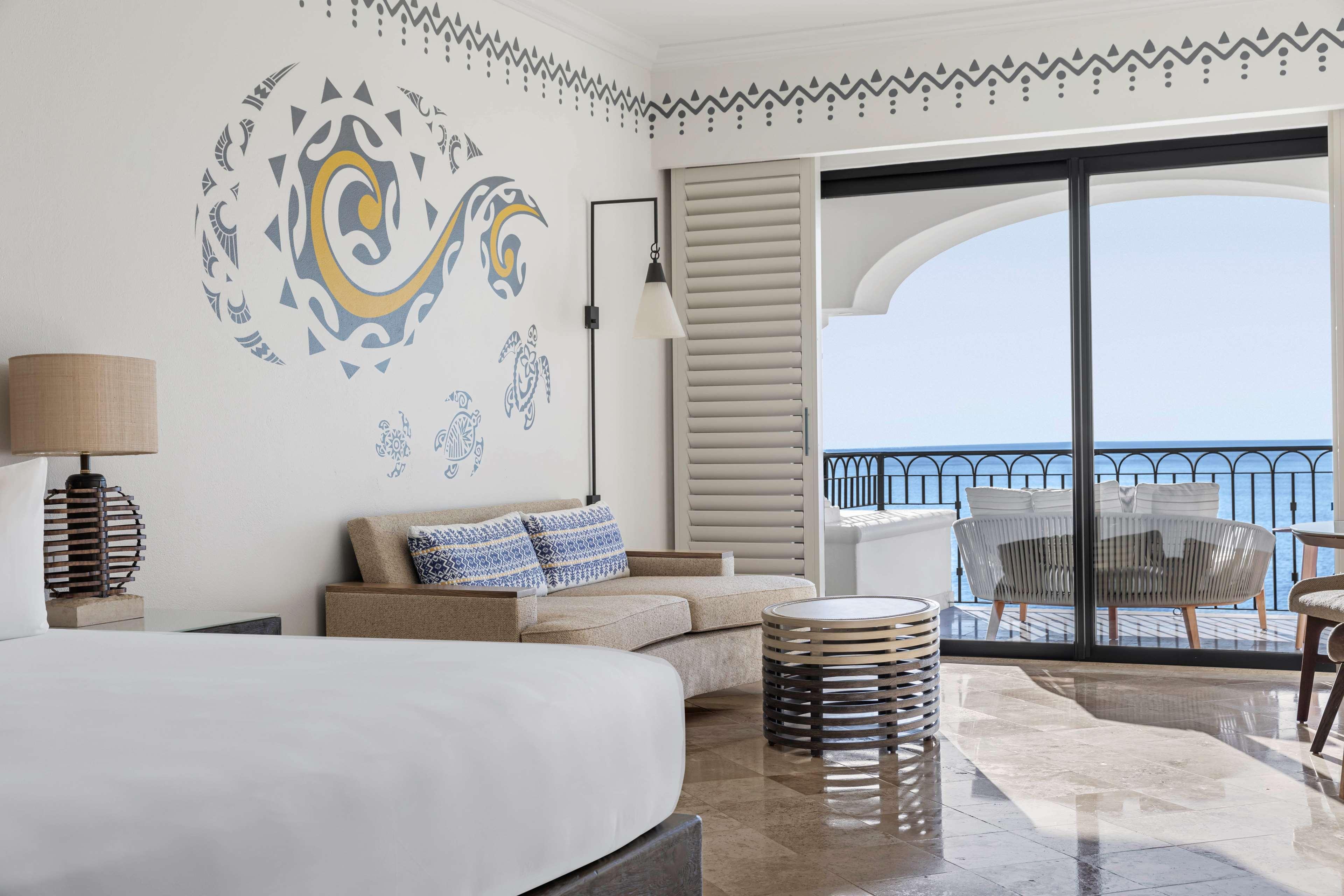 Altamar Family Room with One King Bed, Two Queen Beds and Ocean View