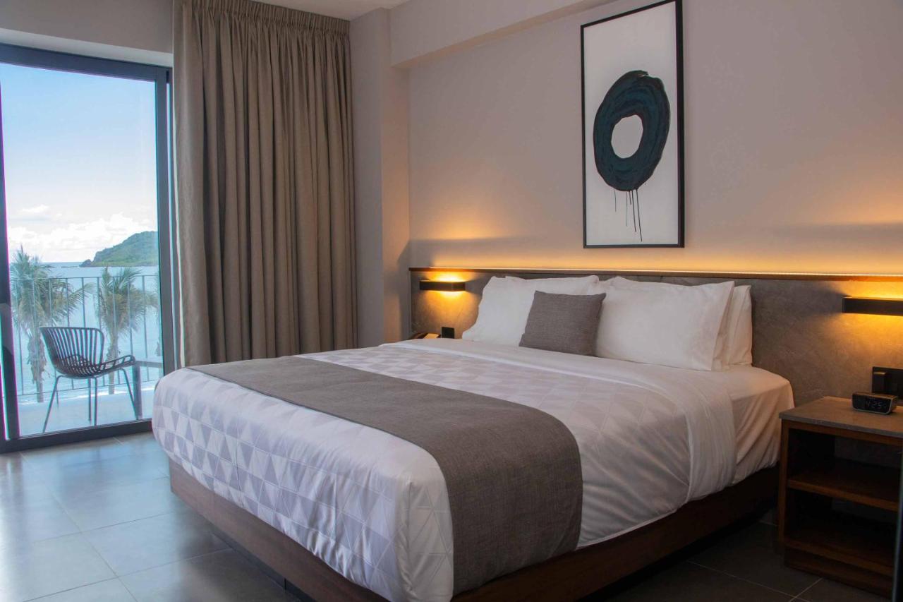 Deluxe Room King Ocean View,1300920193:JPEG