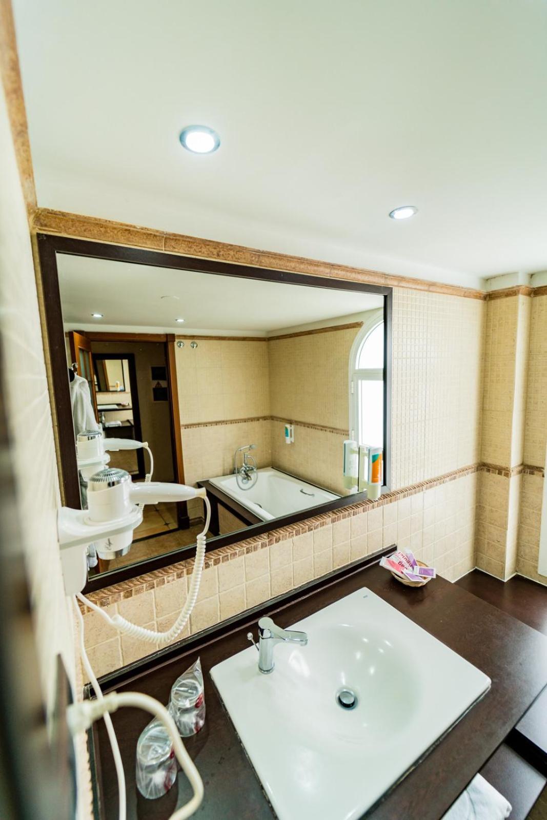Premium Junior Suite Only