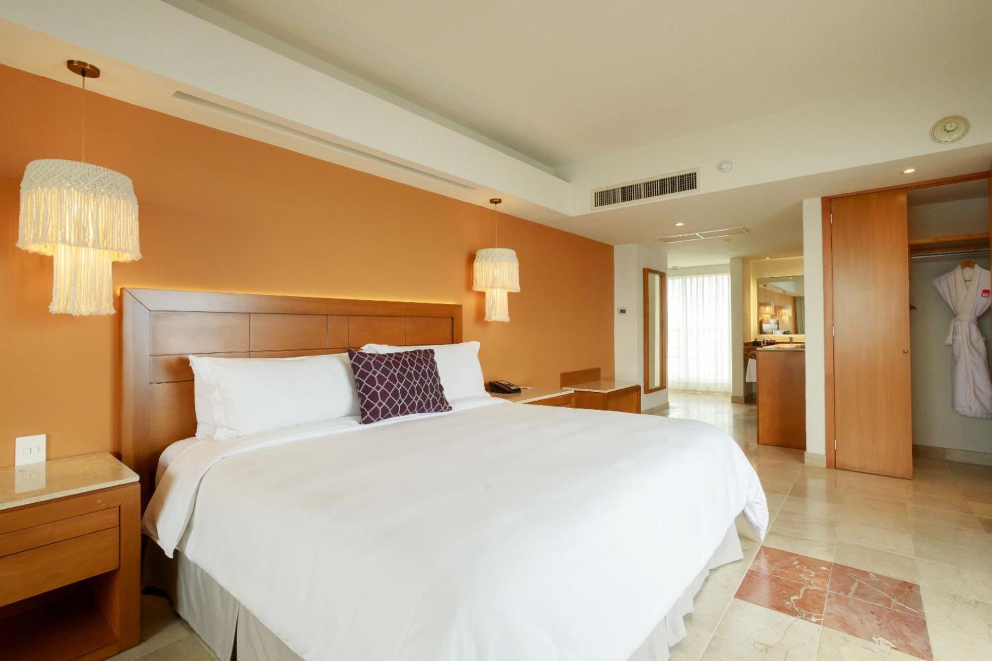Junior Suite Buffet