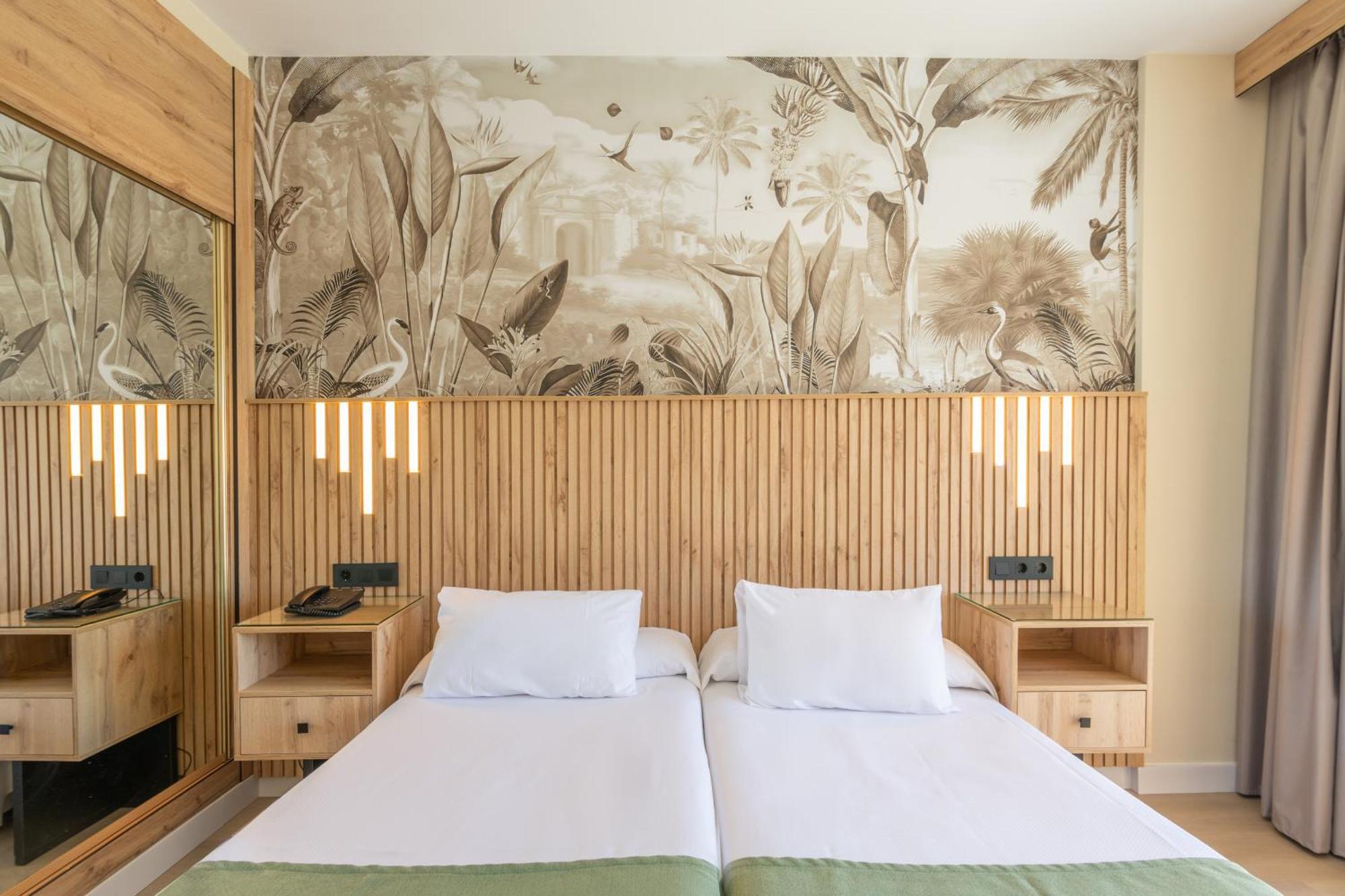 Standard Twin Room Sea View