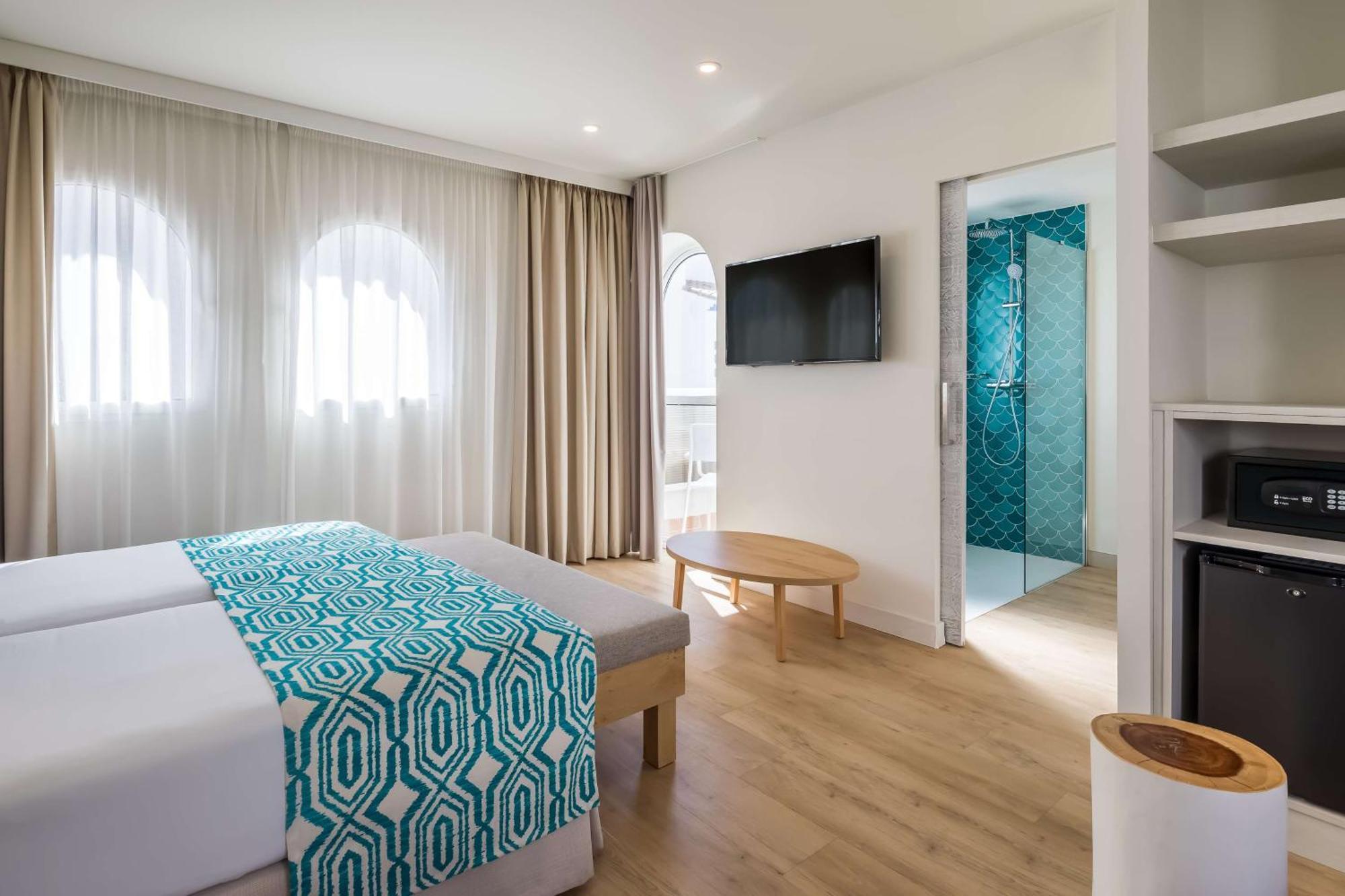 Superior Room,1589631275:JPEG