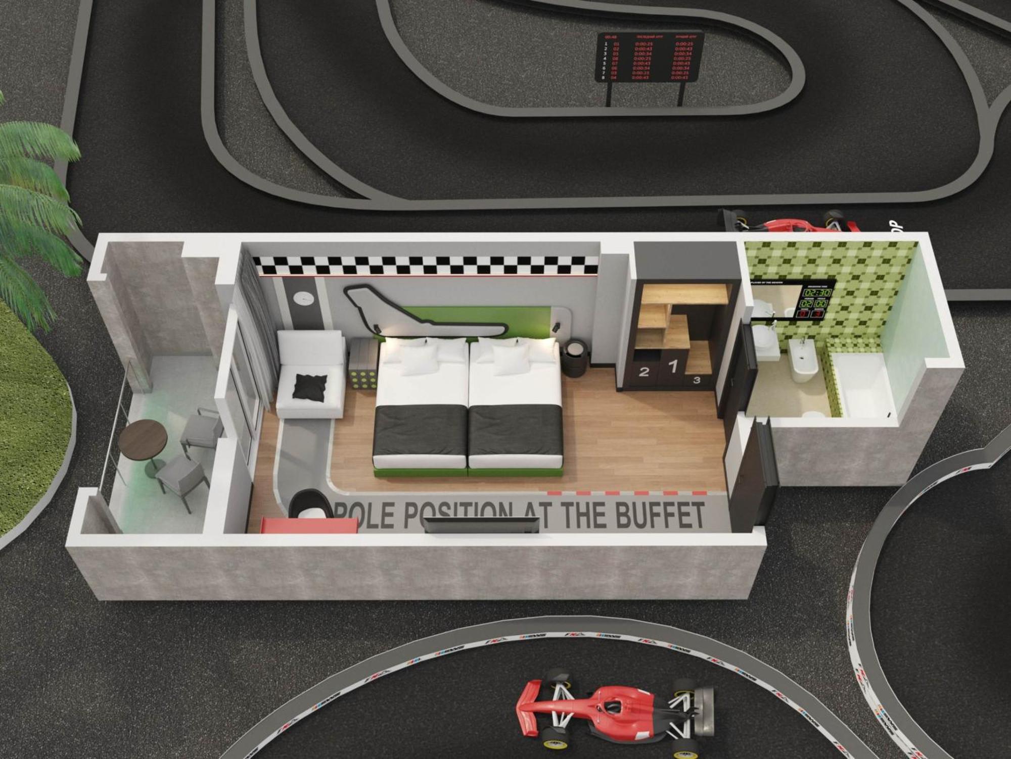Habitación Cuádruple Superior F1 con vistas a la piscina y temática de motor