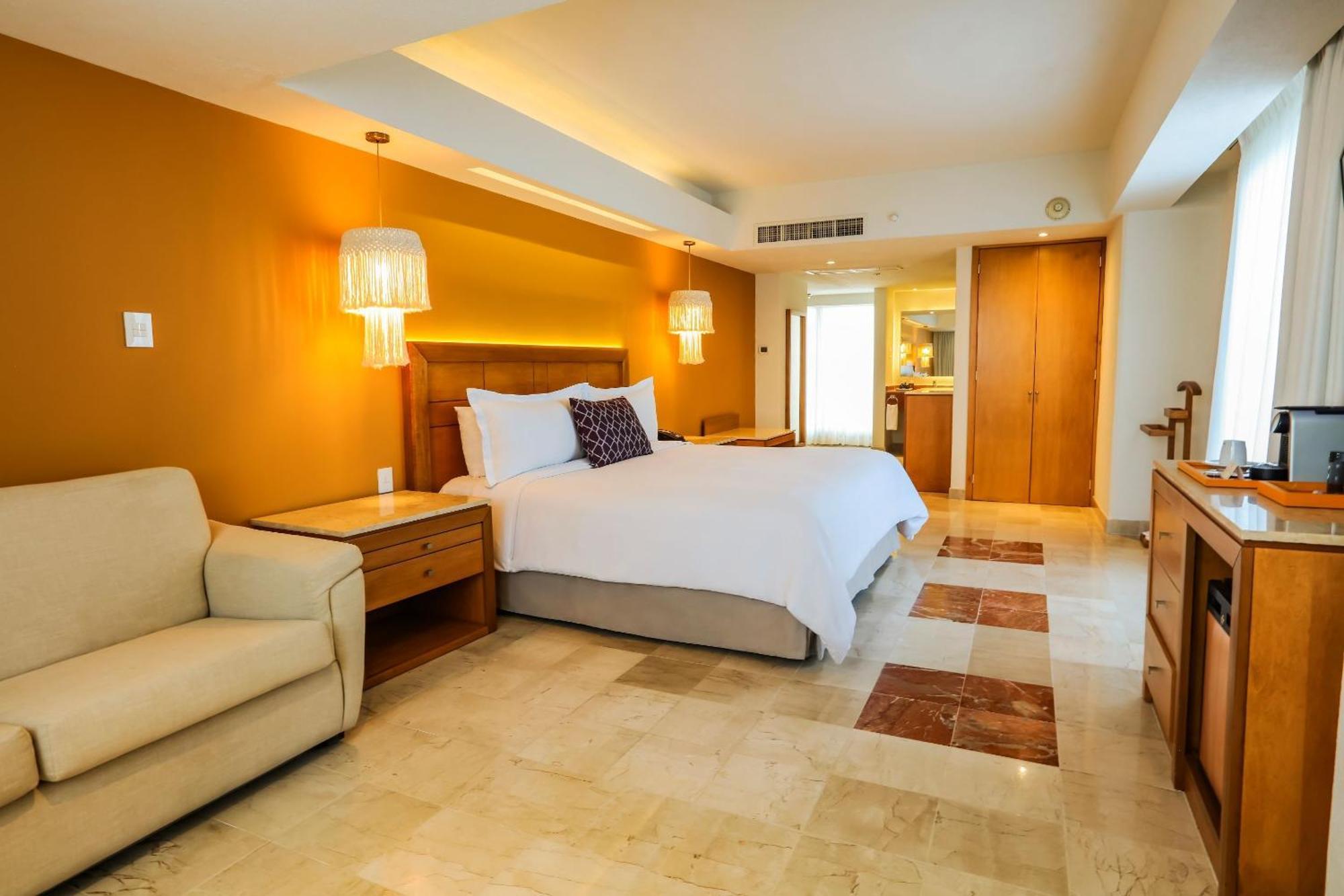 Junior Suite Buffet