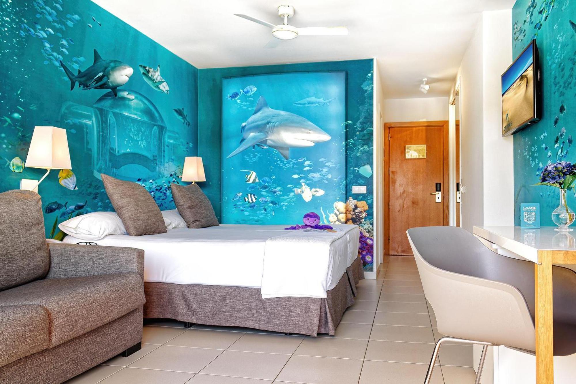 Double room pool view entrance to Poema del Mar Aquarium