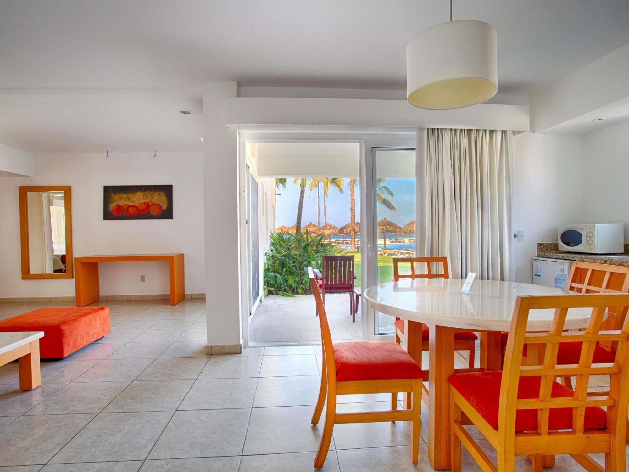 Two-Bedroom King Suite Sofa Bed Balcony Ocean Front or Two Bathrooms,1739412450:JPEG