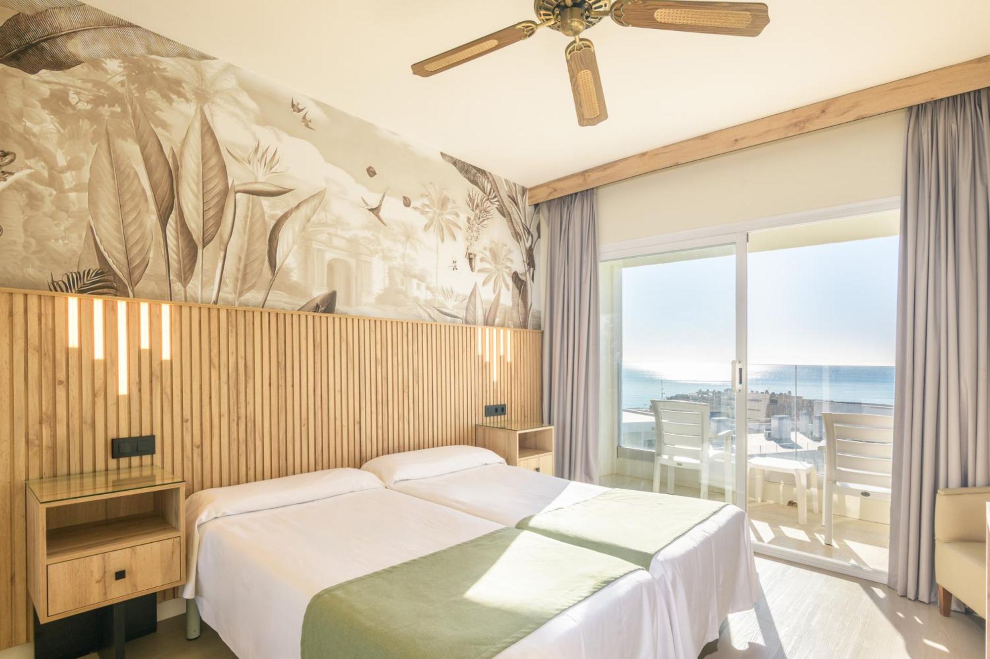 Standard Twin Room Sea View