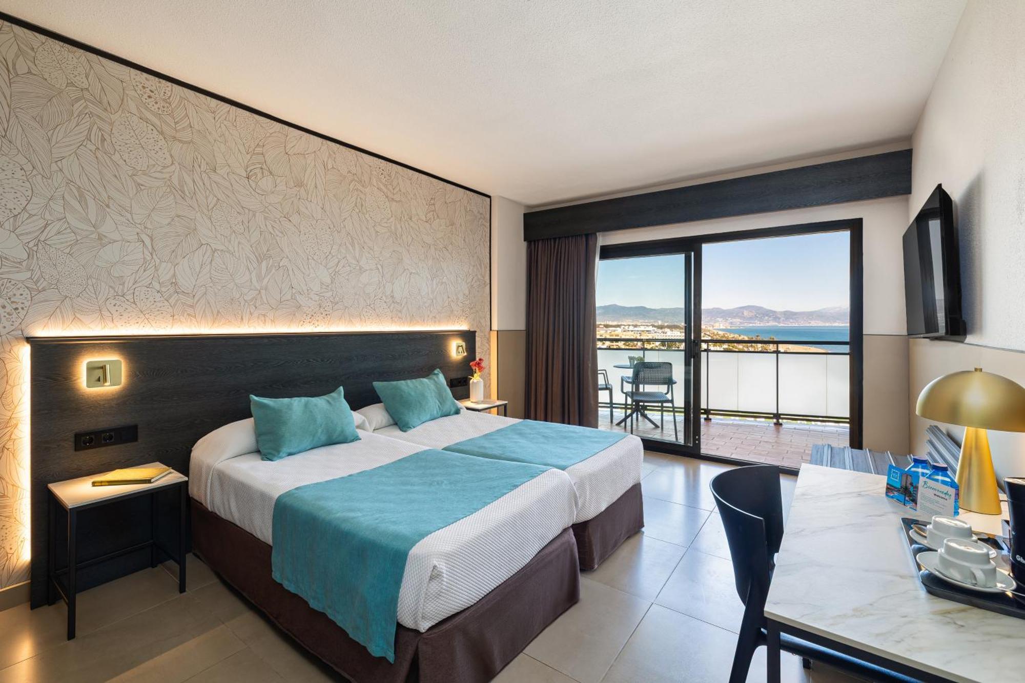 Habitación Doble Superior con vistas laterales al mar