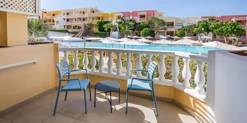 Suite Clásica con vistas a la piscina
