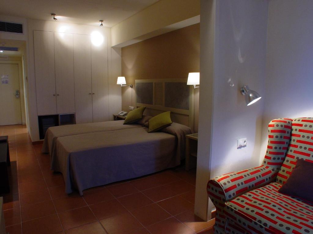 Habitación Doble Clásica con balcón (2 adultos)
