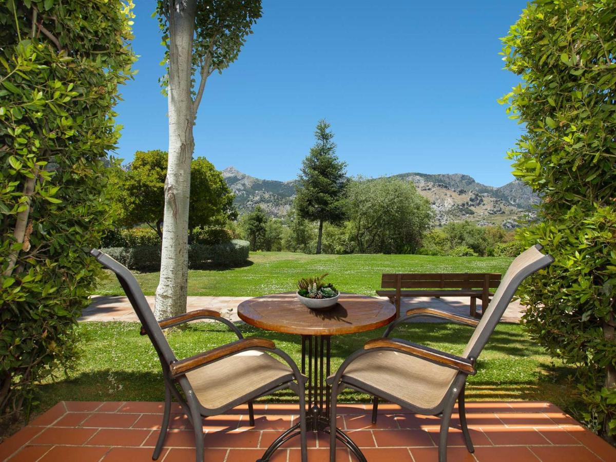 Habitación Triple con vistas al jardín