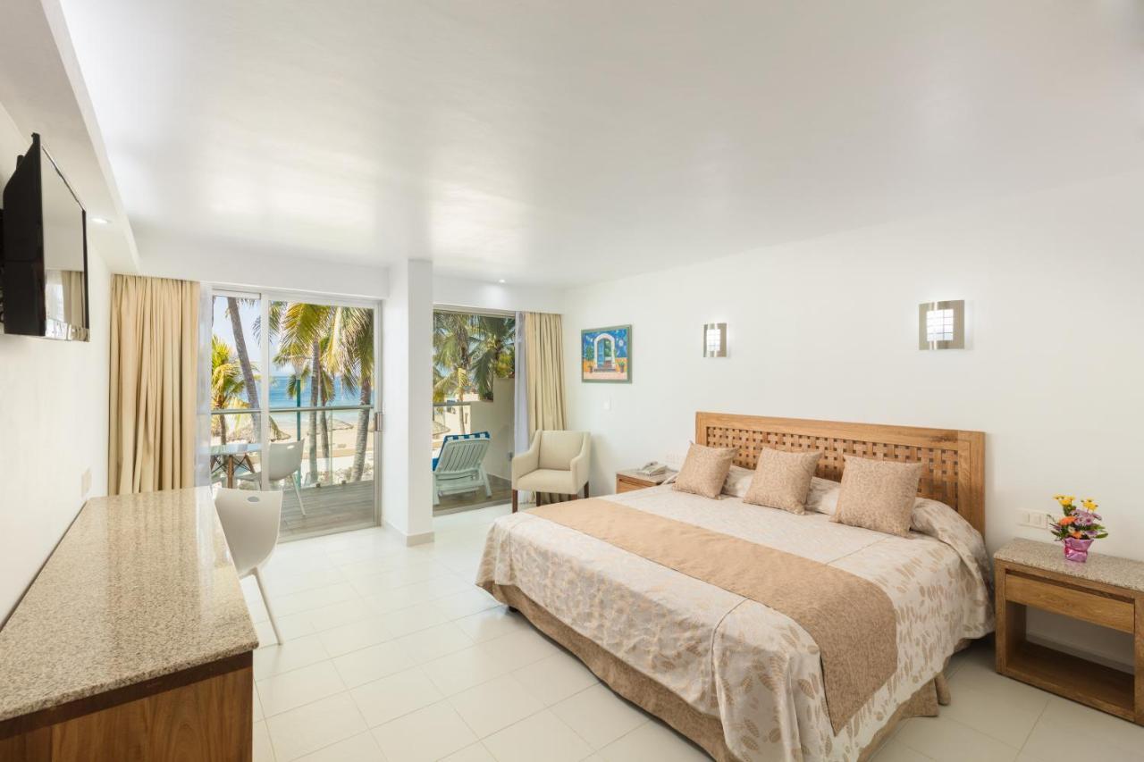 Habitación Doble Superior con cama grande y vistas al mar